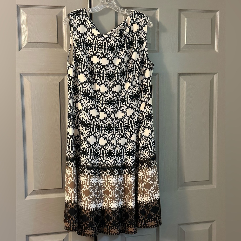 Dani and Nicole casual dress in 16W